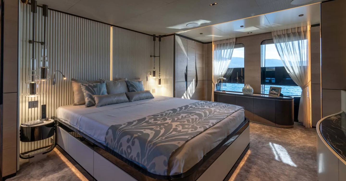 Superyacht Kasif owner's room