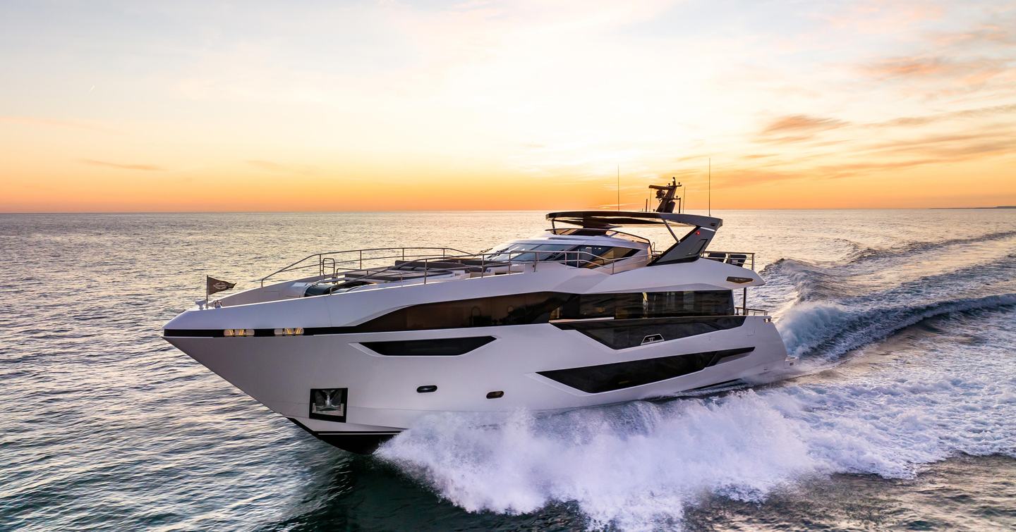 Sunseeker 100 Yacht under way 
