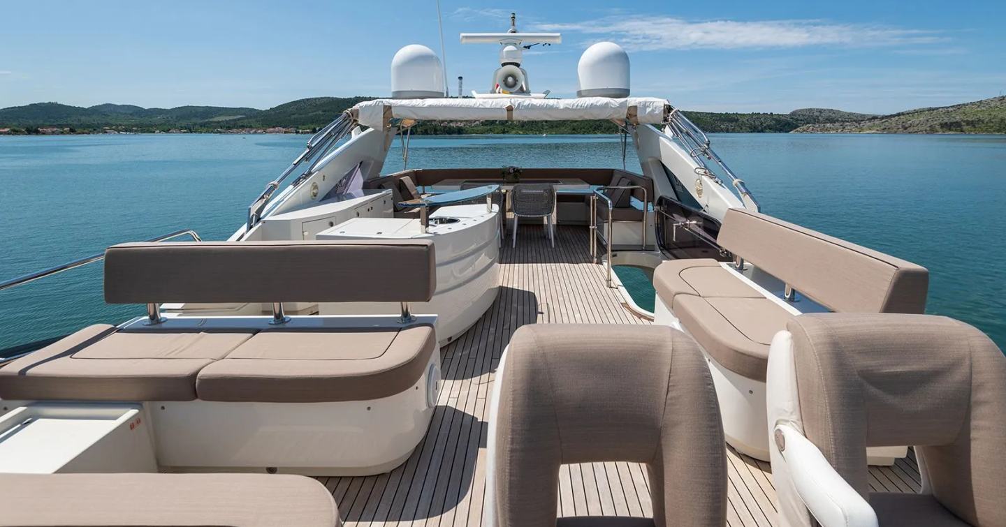 Dominator yacht Fradi flybridge with seating and bar 