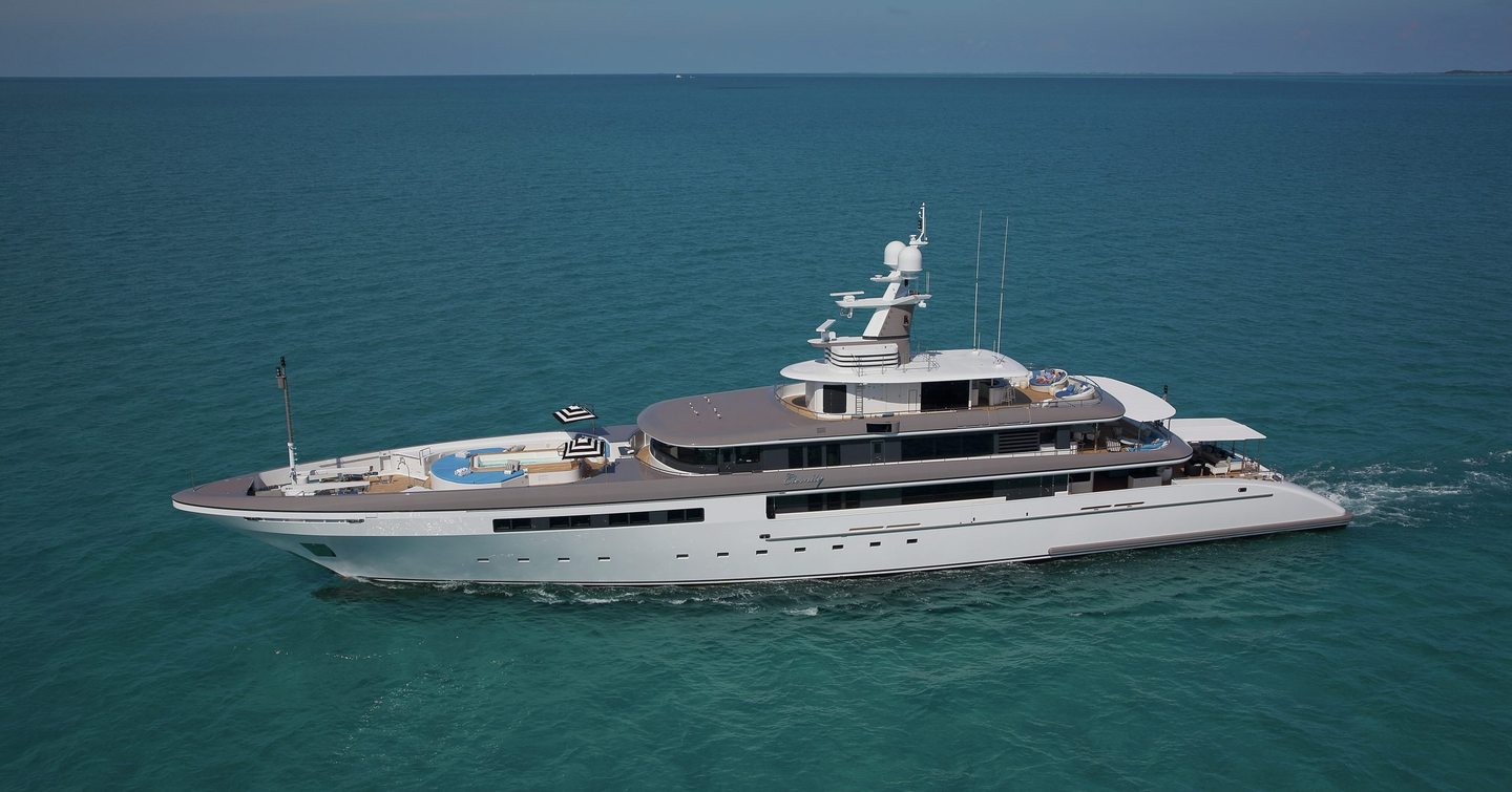 Superyacht Loon under way 