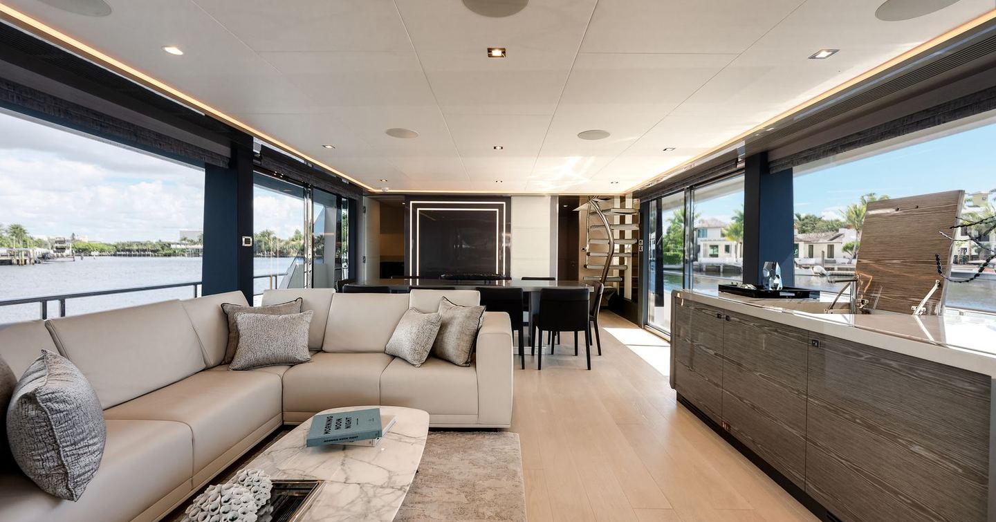 Ocean Alexander 28E motor yacht main saloon with L-shaped saloon and dining area