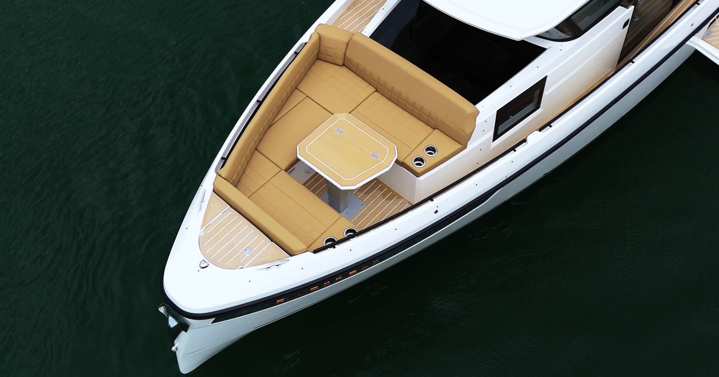 Saxdor-340-GTWA-Review-foredeck-overhead