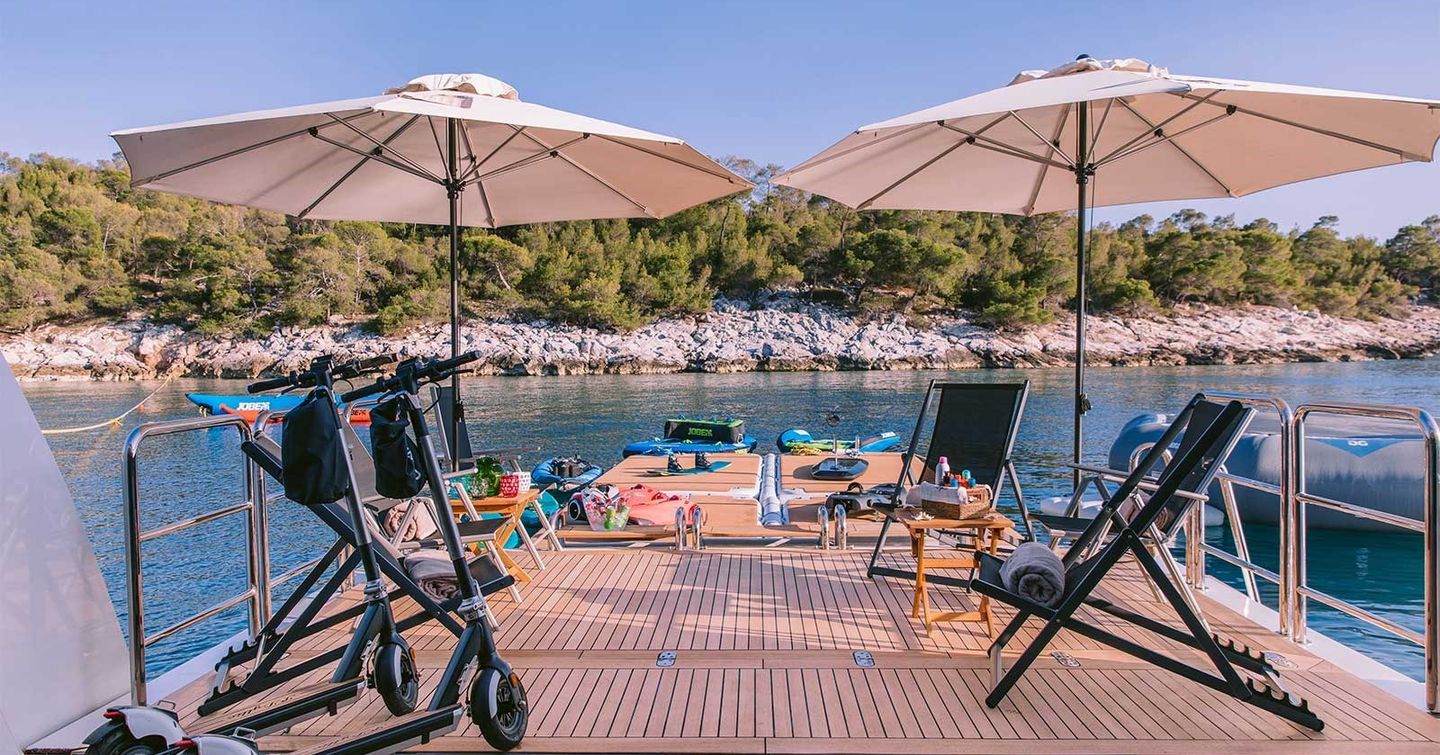 Superyacht IDyllic beach club with sun loungers and canopies