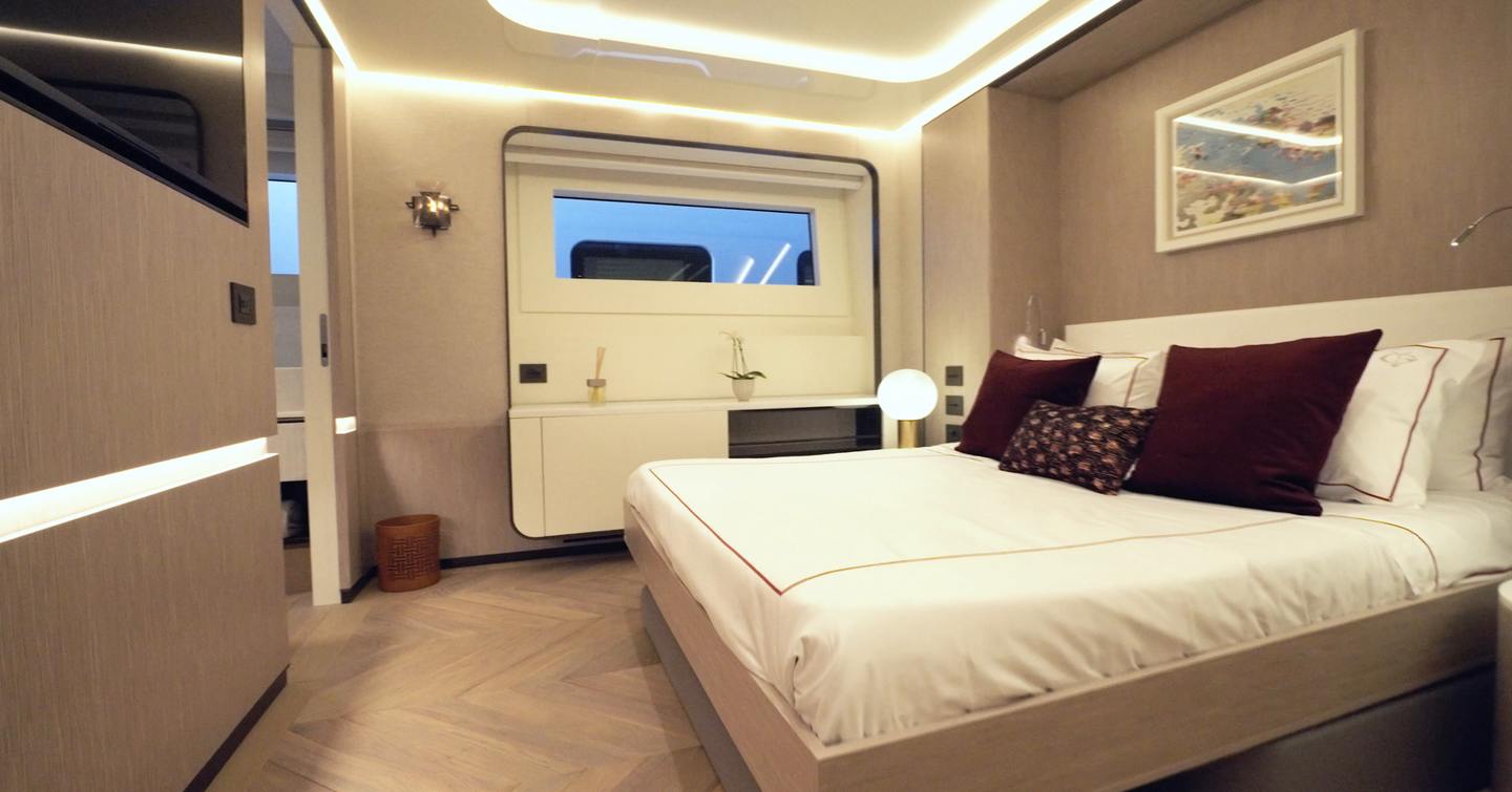 Columbus-Atlantique-43MT-Frette-Review-VIP-cabin