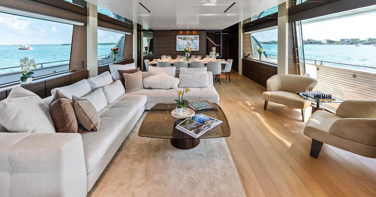 Custom Line superyacht Lumpasaurus open plan main saloon