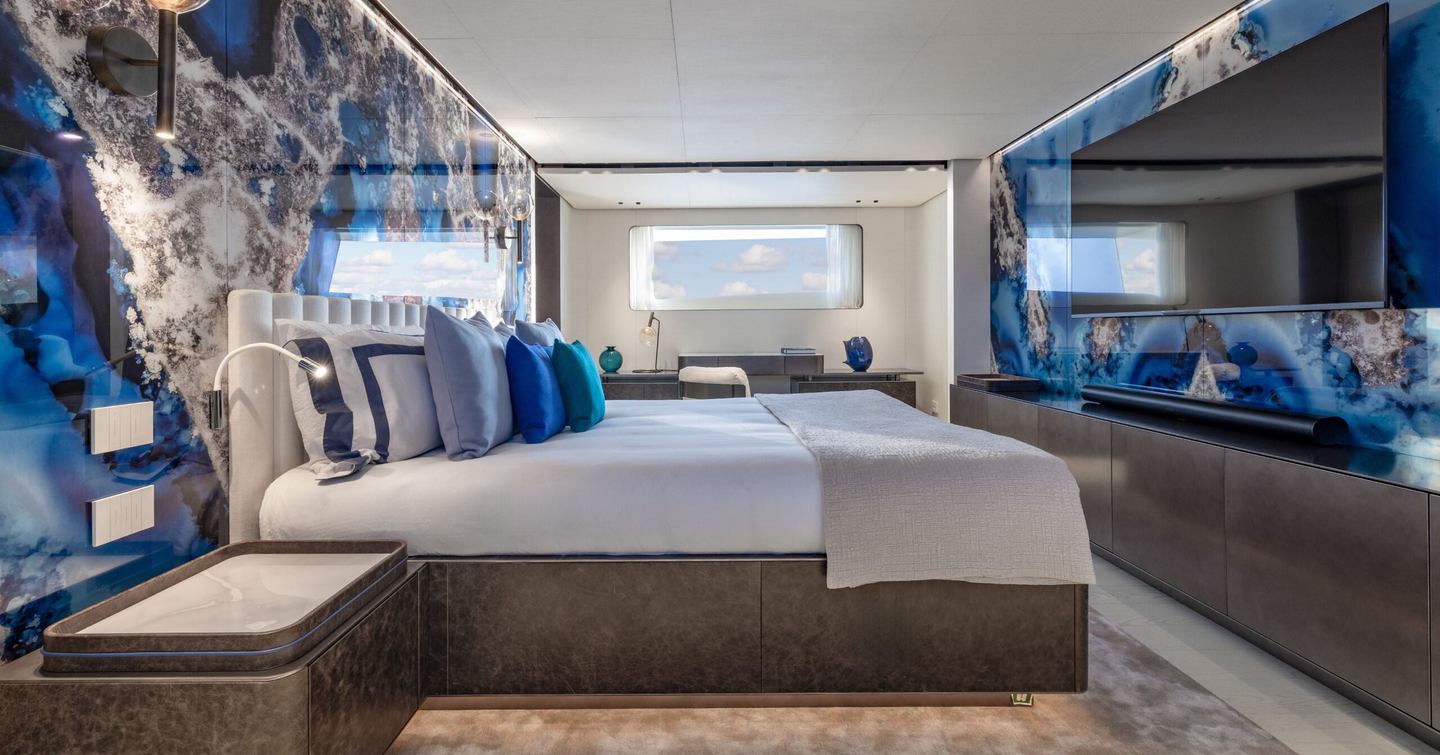 Superyacht Acqua Chiara master cabin