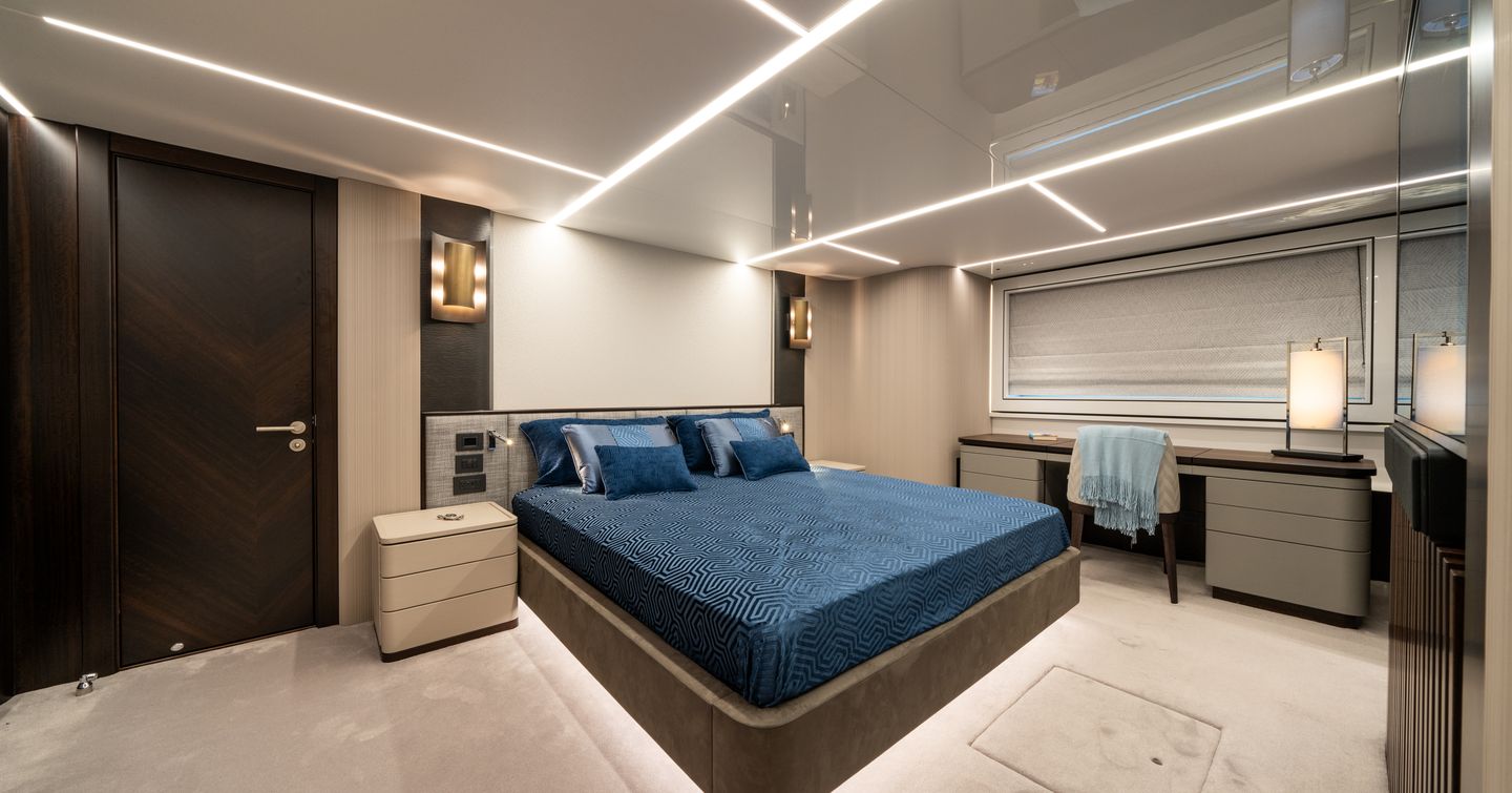 Sunseeker-Ocean-182-owner-cabin 