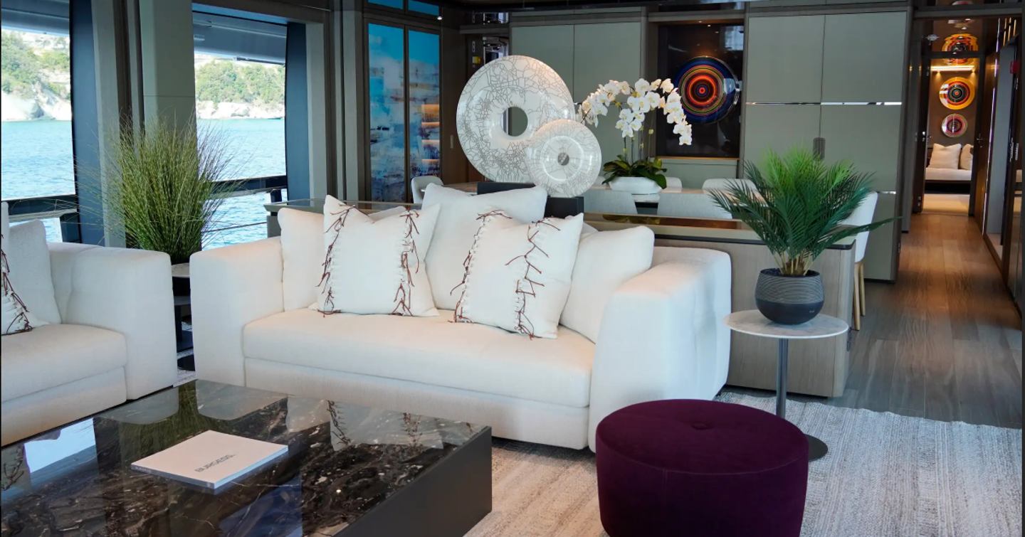 Motor Yacht Sodan interior seating 