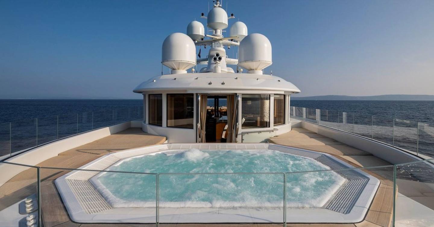 Caipirinha sun deck with jacuzzi