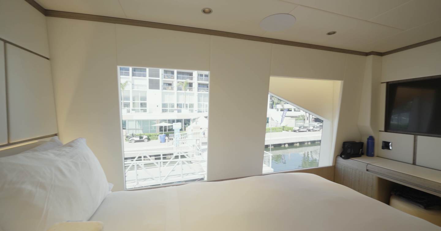 Gulf-Craft-Majesty-140-Review-captains-cabin