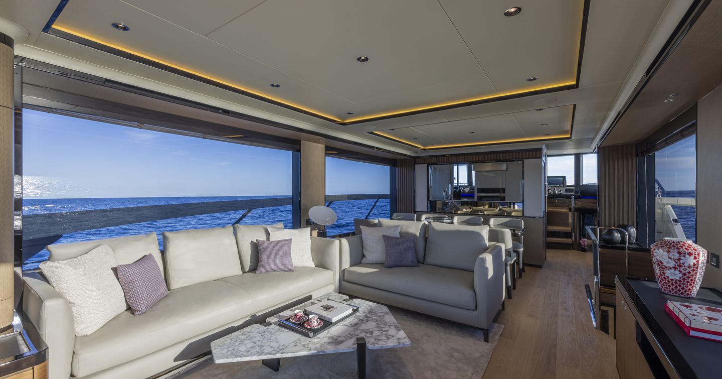 Absolute Navetta 75 saloon