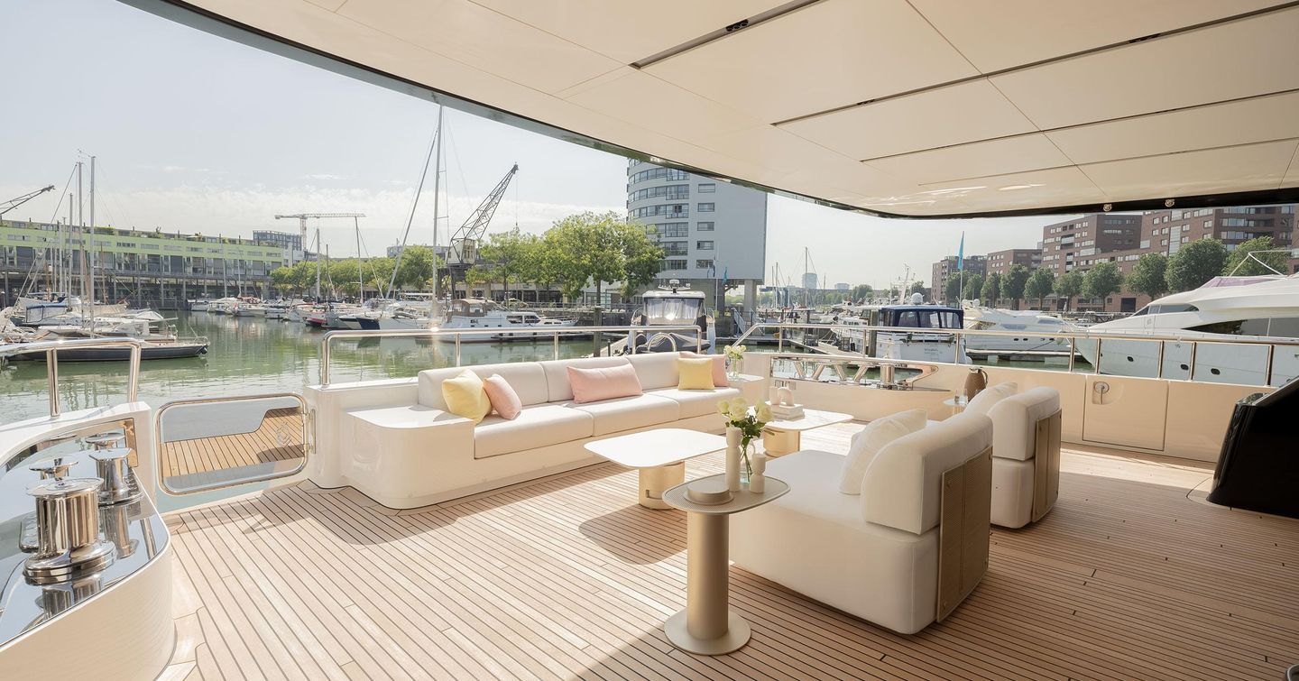 one aft deck with seating