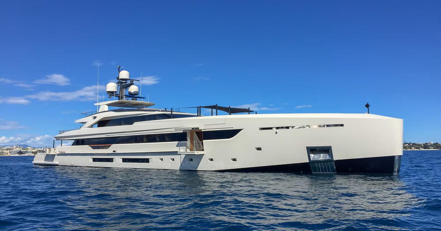 Tankoa superyacht Vertige at anchor view of fold down balcony 