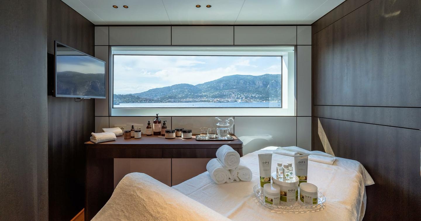 Superyacht Contigo wellness room