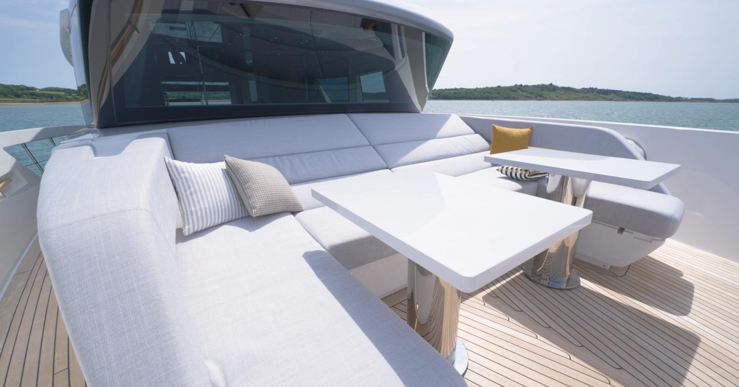 Sanlorenzo-SX76-Review-foredeck-table