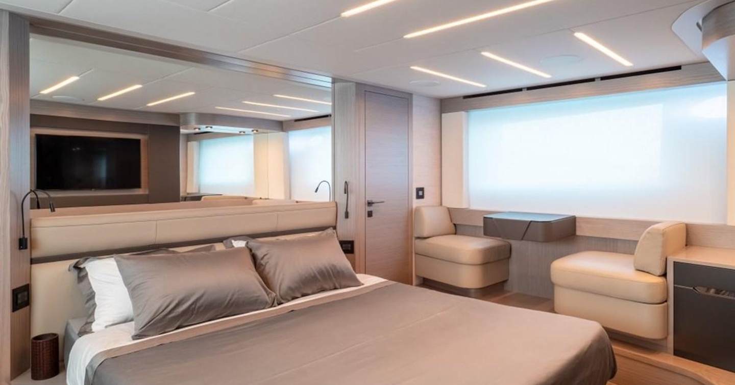 motor yacht Survivor master cabin with seating and large window