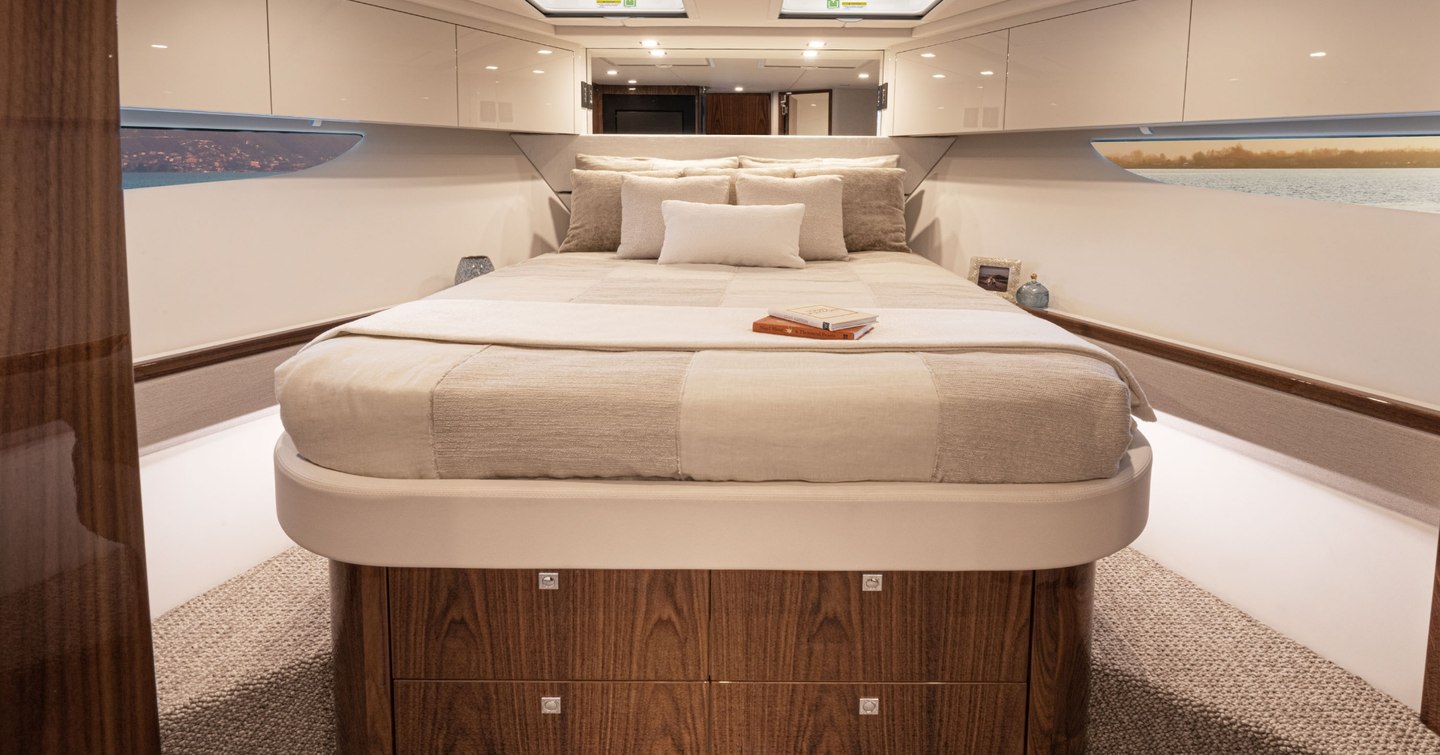 Riviera 64 Sports Motor Yacht Series II Yacht owners cabin