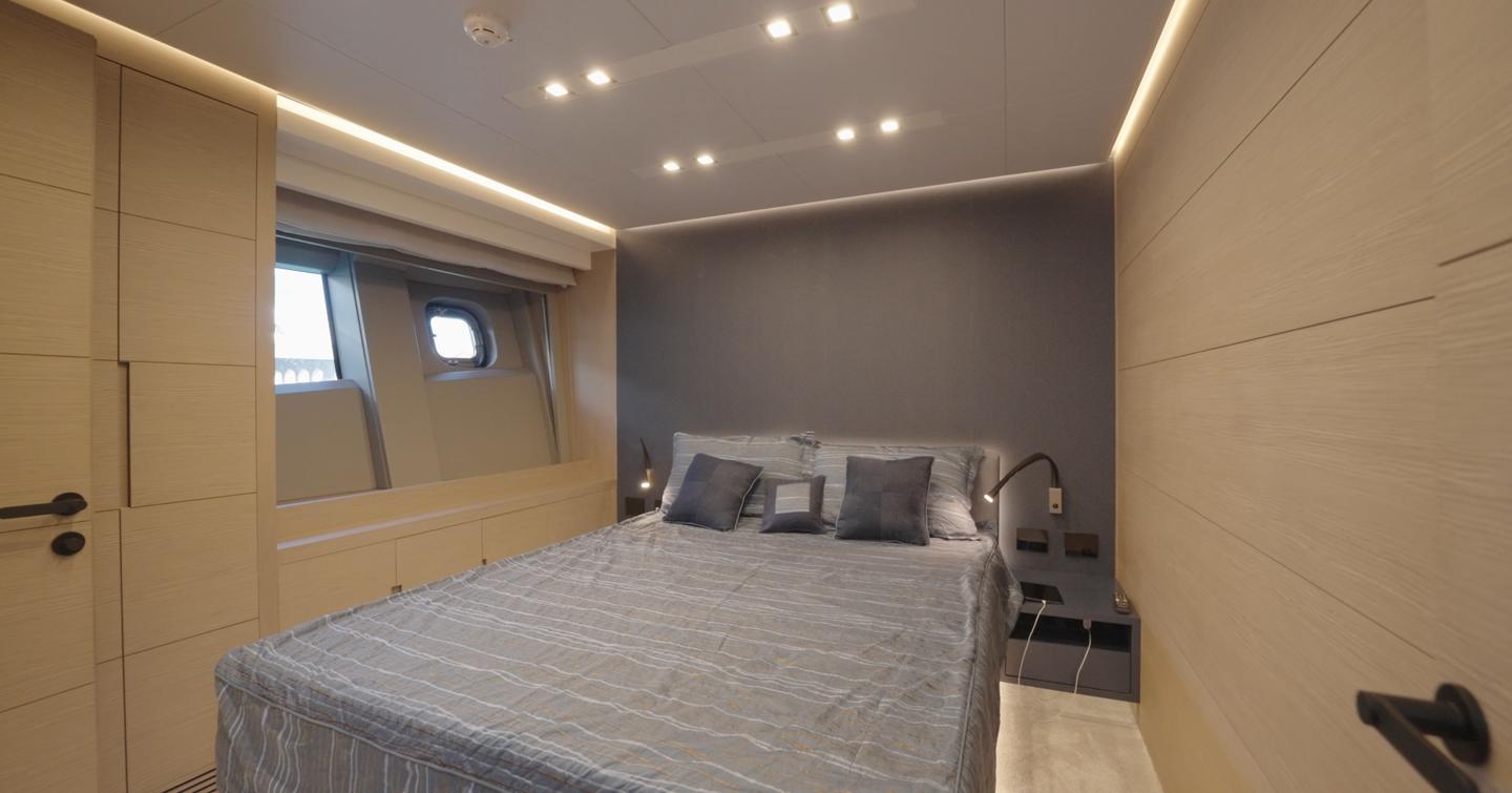 AB-100-Review-VIP-cabin