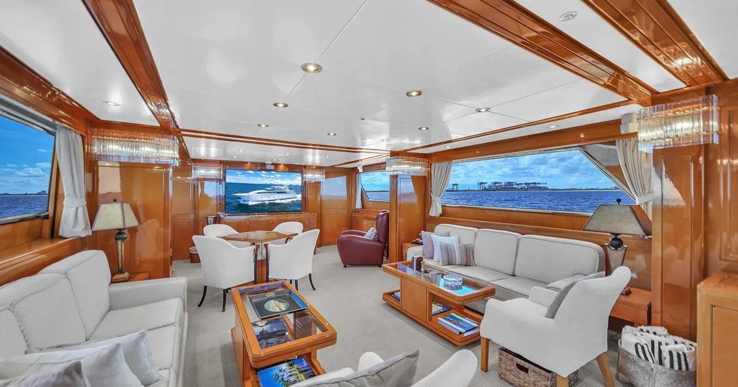 Sanlorenzo motor yacht Cariloy main saloon lounge area 