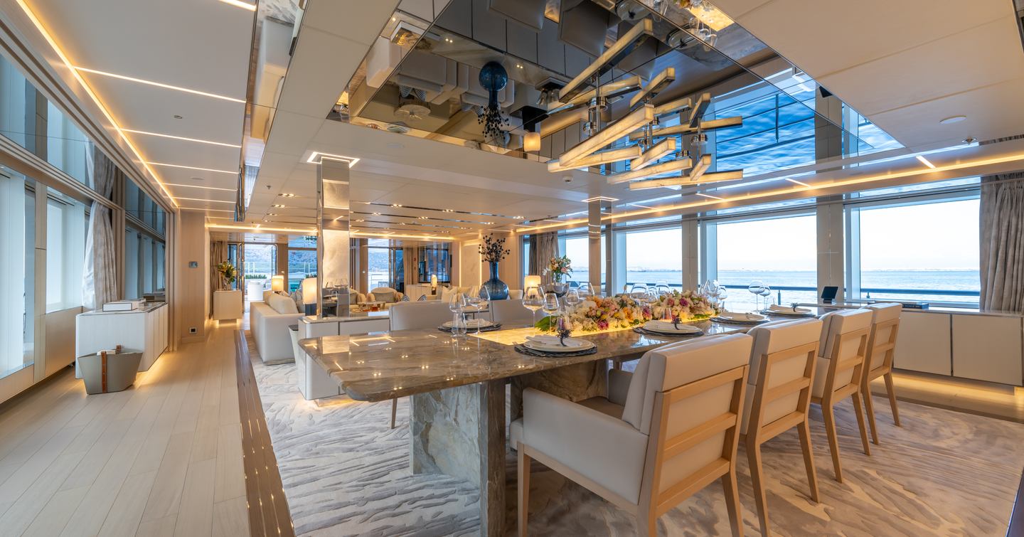 Bilgin 263 Superyacht Al Reem main saloon with marbled dining table and mirrored ceiling