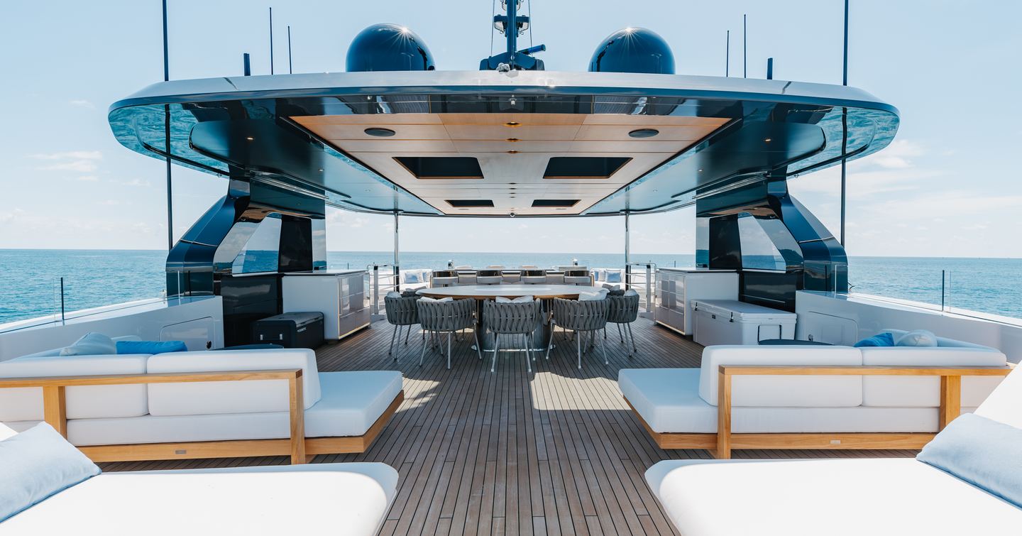 Mangusta-Oceano-44-sundeck