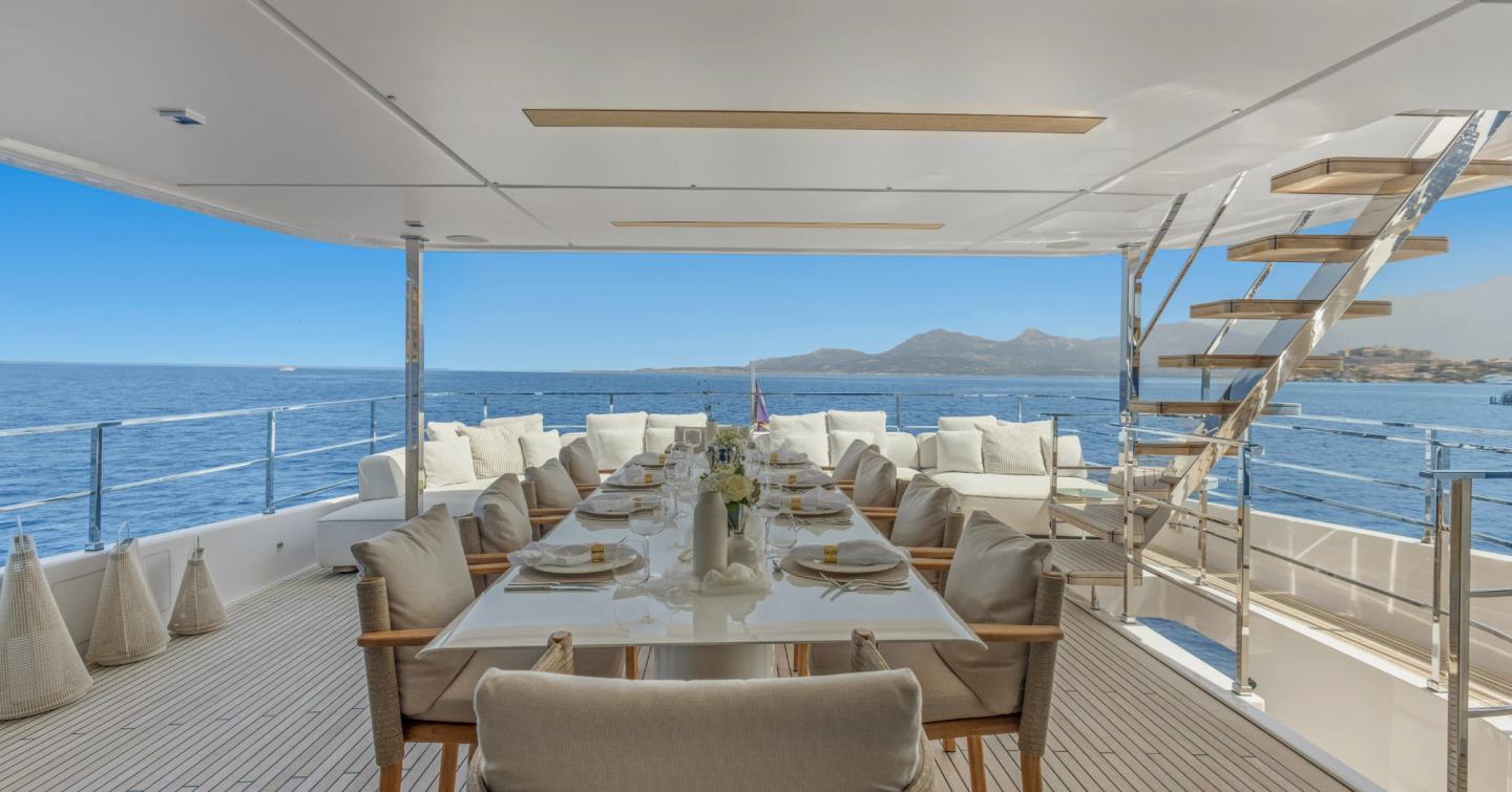 Motor Yacht Buongiorno exterior formal dining area