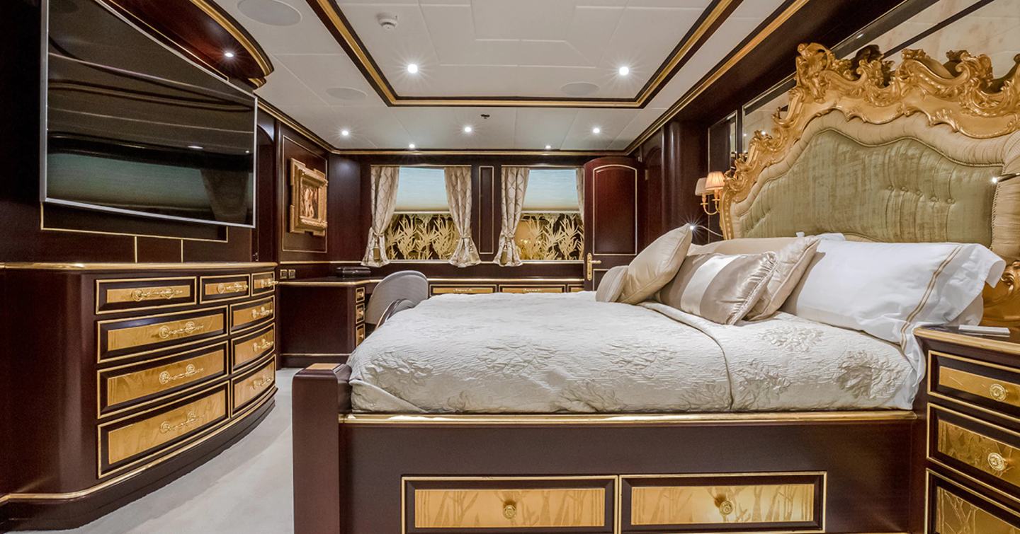 Superyacht Status Quo's owners stateroom