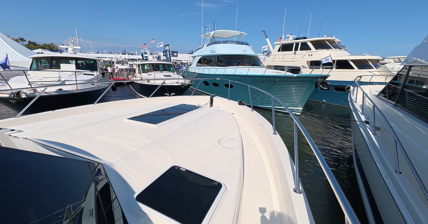 Maritimo M50 foredeck with skylights, side rails and wide walkaround access
