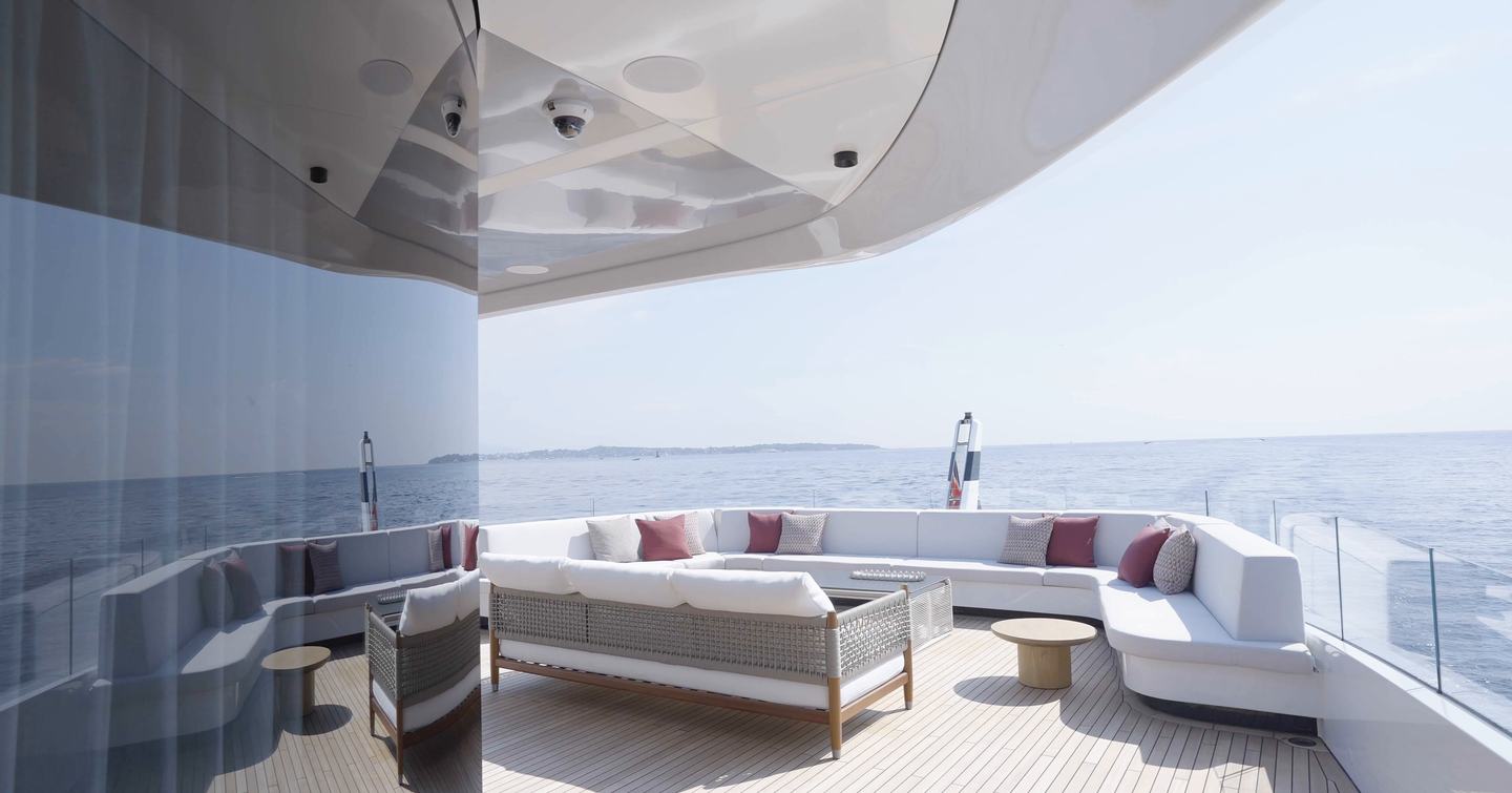 Columbus-Atlantique-43MT-Frette-Review-bridge-deck-aft-seating