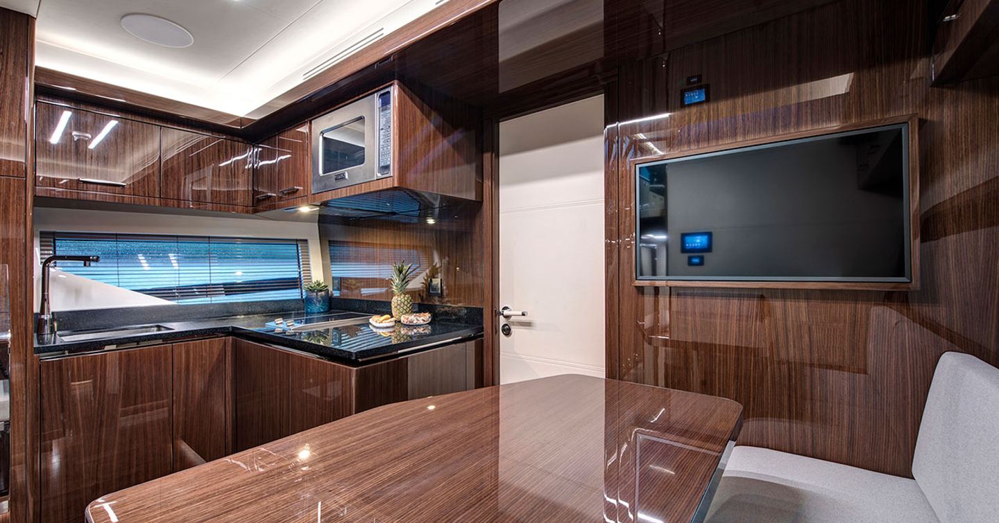 Lazzara-LSX67-Review-dinette