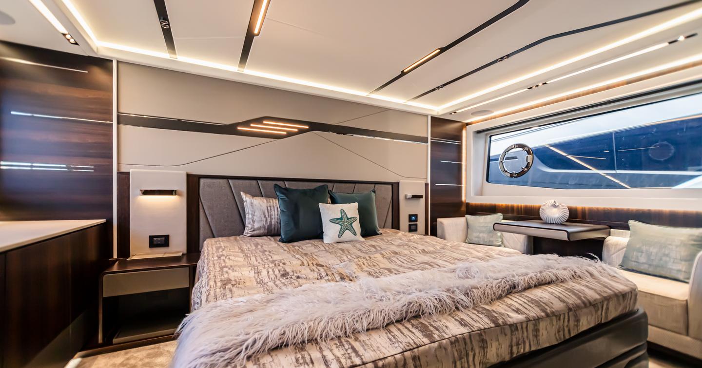 sunseeker-predator-65-owner-cabin 