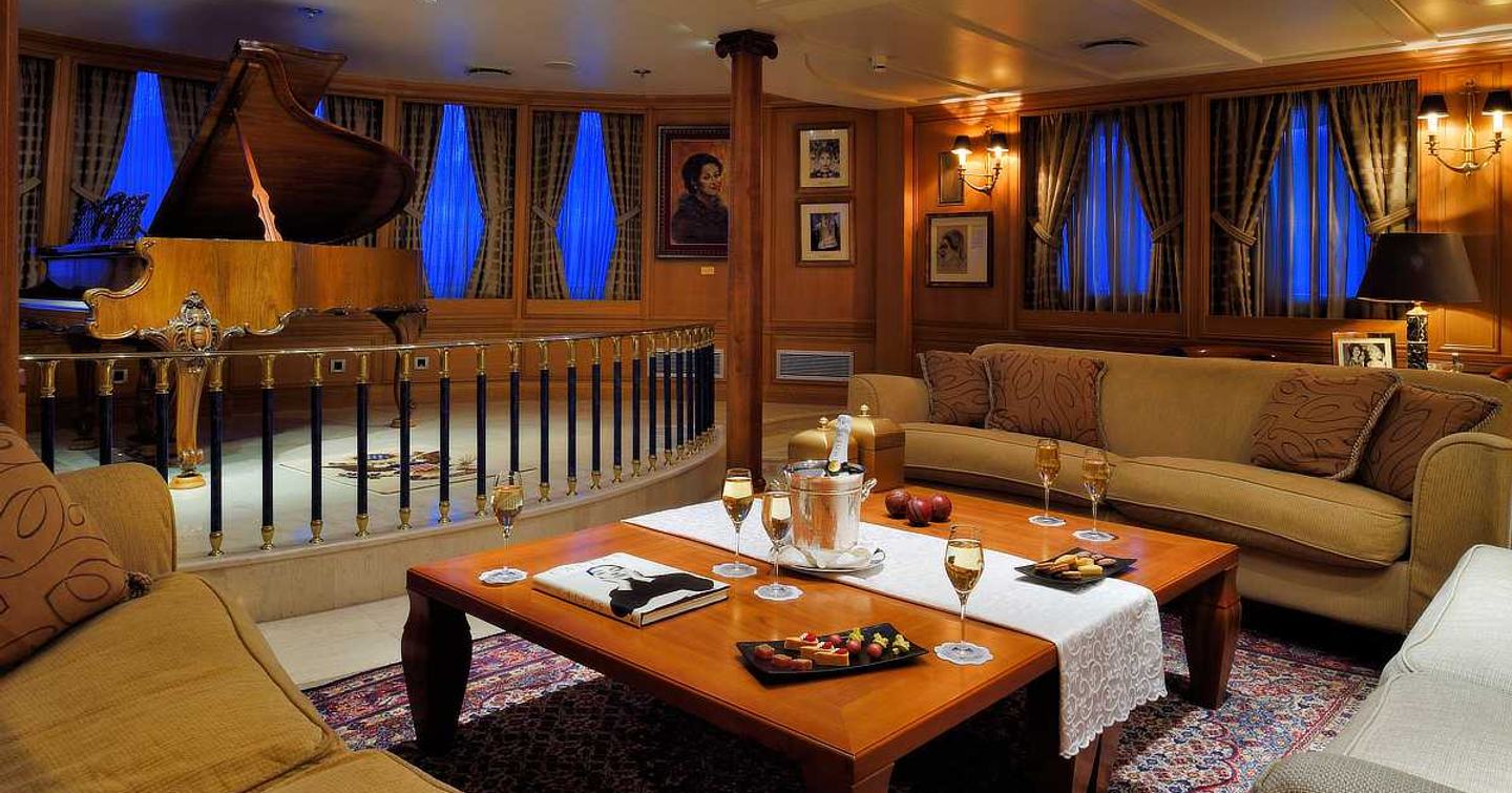 Superyacht Christina O lounge with grand piano