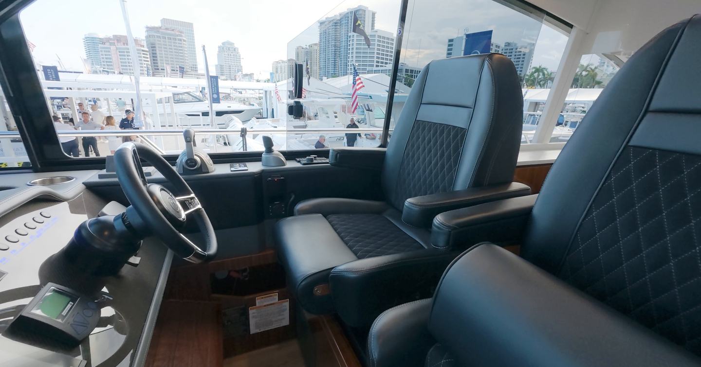 Riviera 5600 Sport Platinum Edition adjustable leather helm seats and driving position
