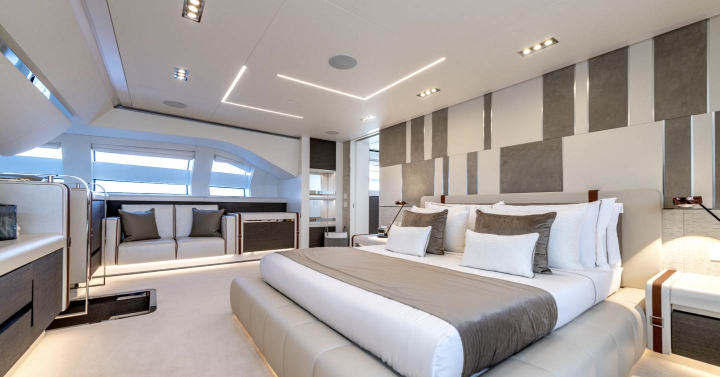 Superyacht Cabo owner's room