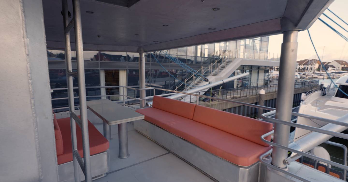Arksen-85-Review-upper-seating-area