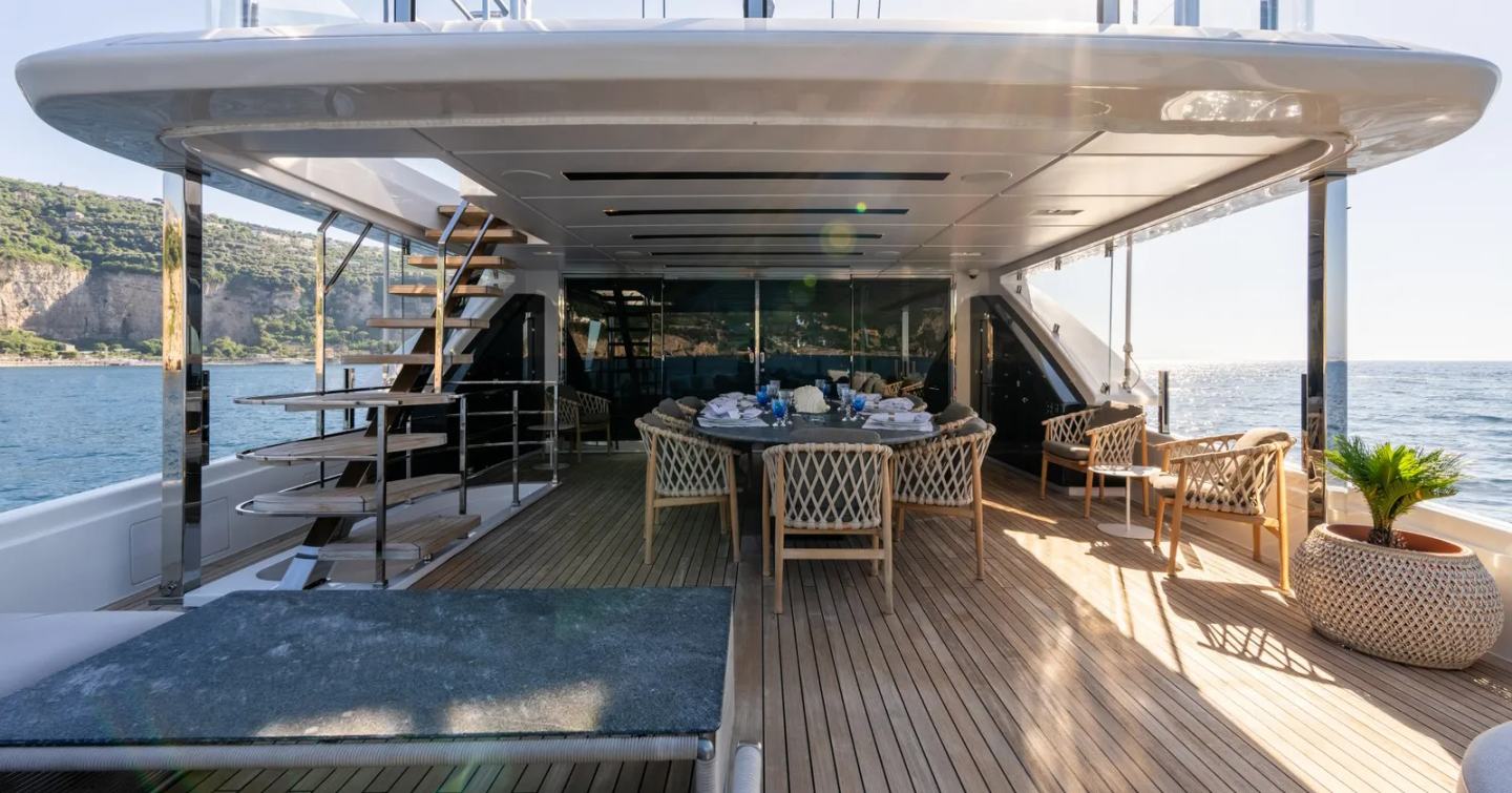 Outdoor dining onboard Asante