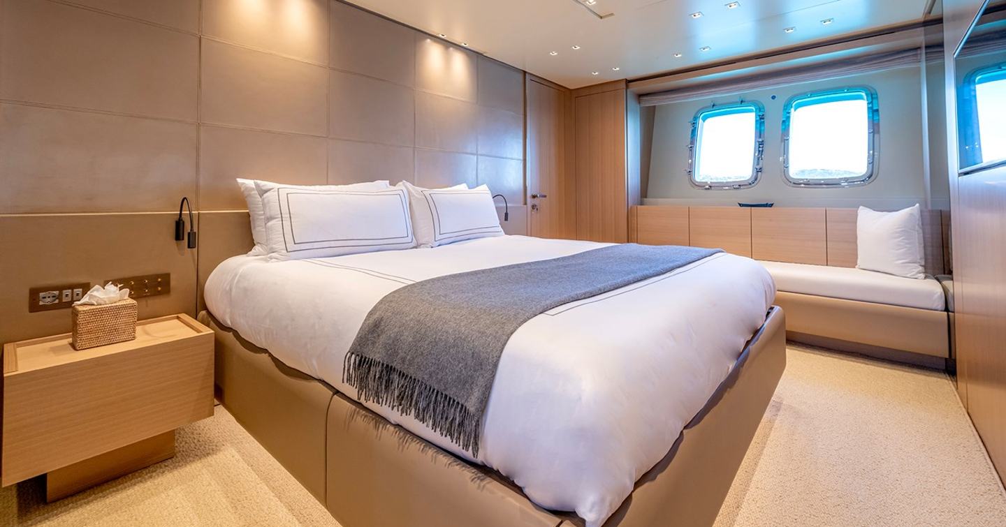 Sanlorenzo yacht Belle De Nuit master cabin with sofa 