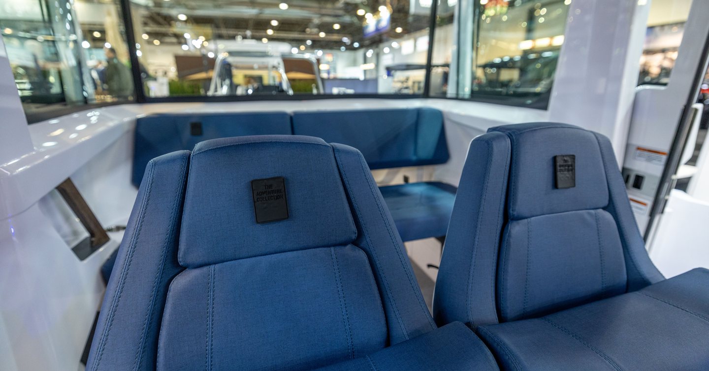 Axopar-29-XC-Cross-Cabin-wheelhouse