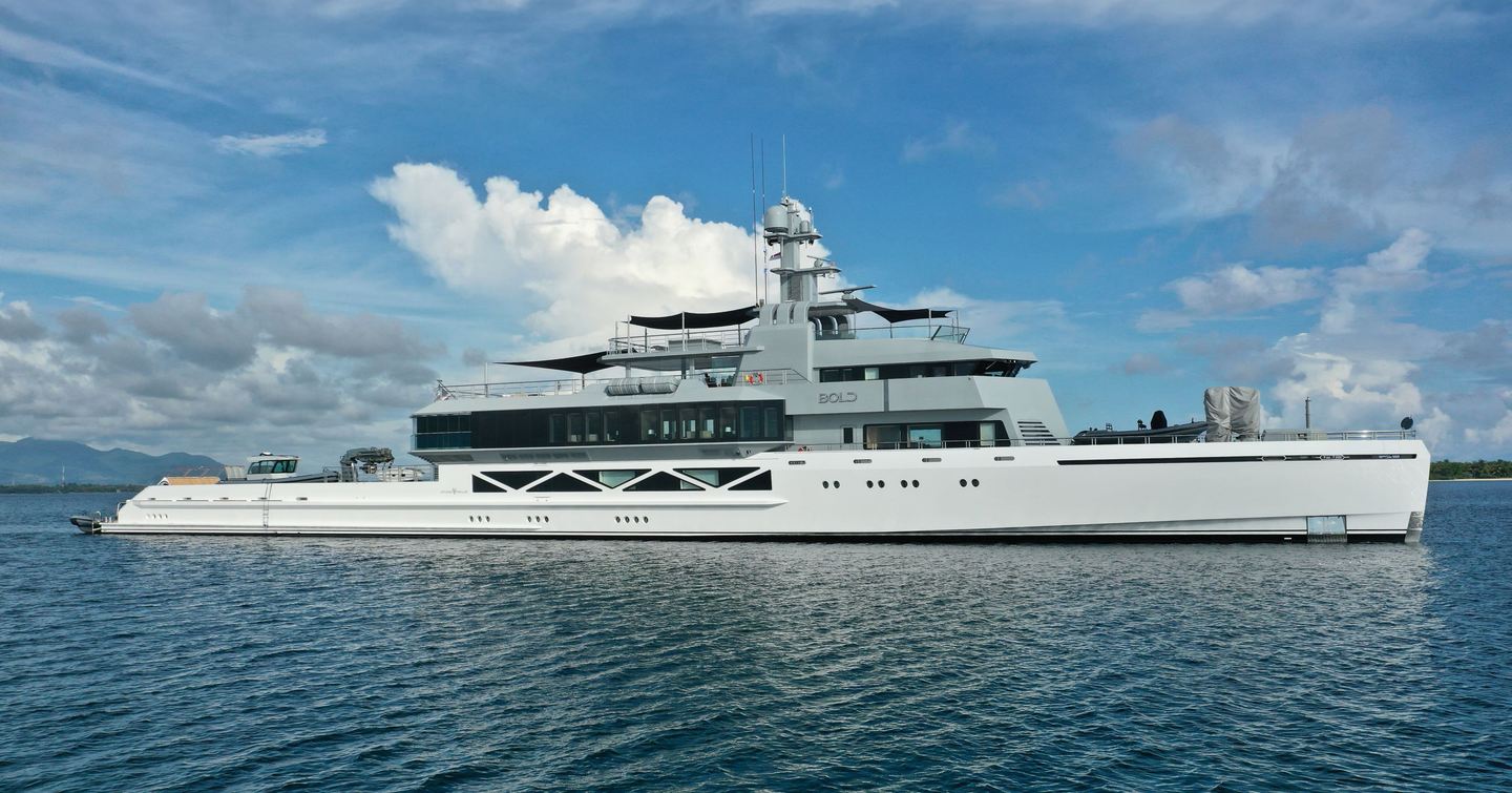 Superyacht BOLD at sea