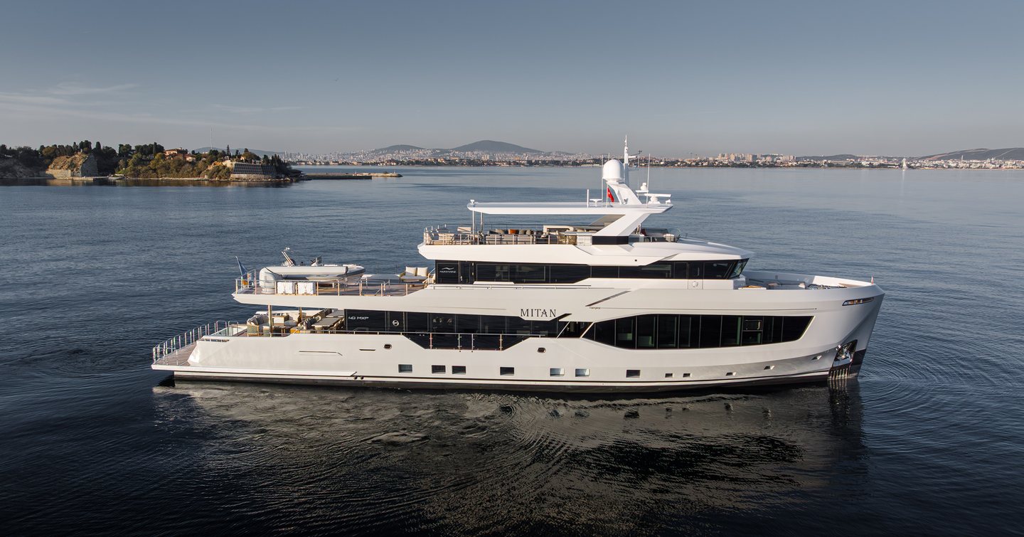 Expedition Yacht Mitan under way 