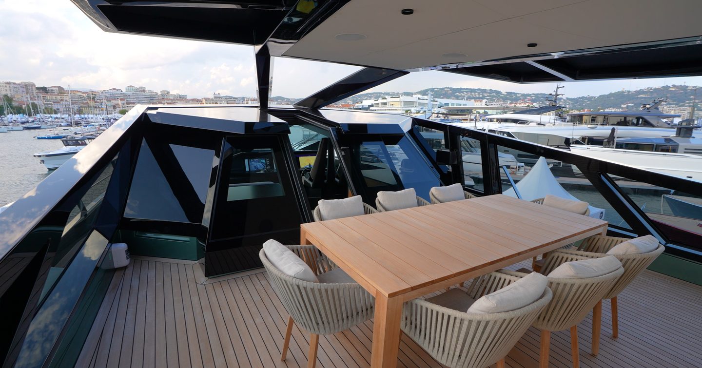 Wally-Why150-upper-deck-dining