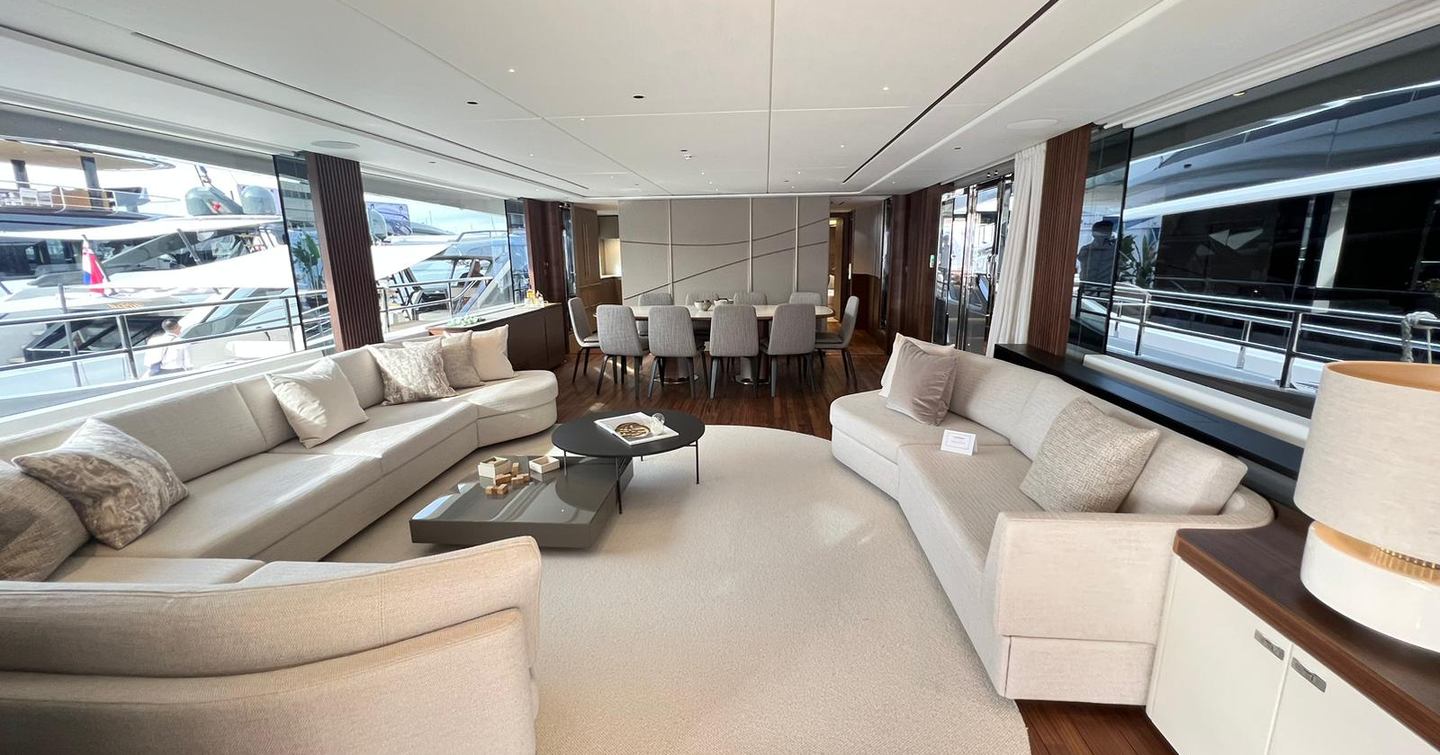 Motor yacht Leilani indoor seating area