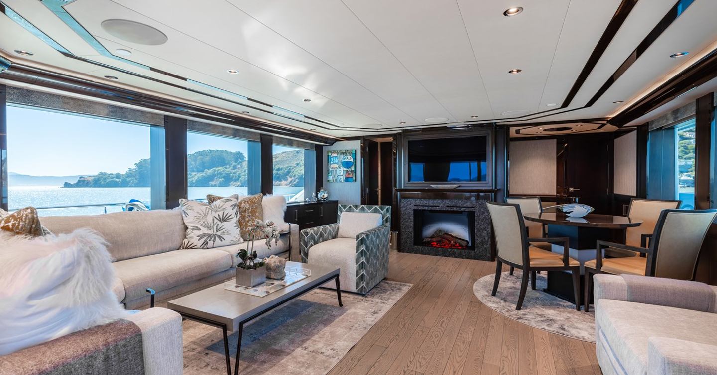 Superyacht Figaro's skylounge