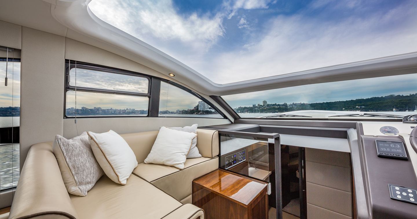 Fairline-Targa-50-GT-forward seating