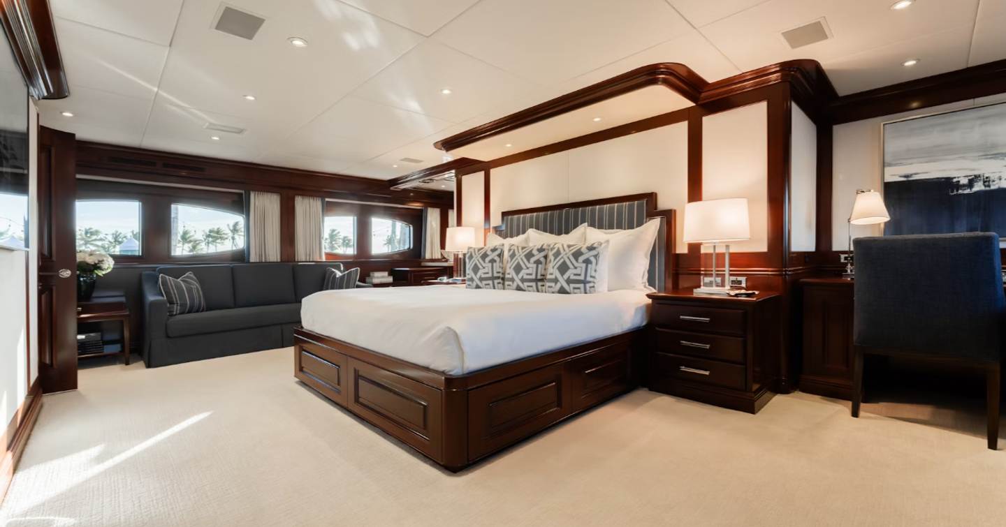 Superyacht Summer Dance master cabin