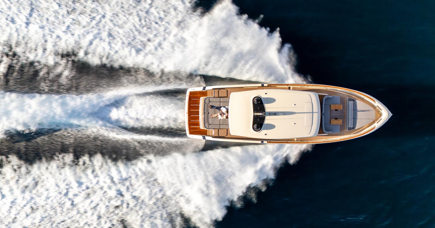 Invictus ST550 motor yacht underway at speed aerial view