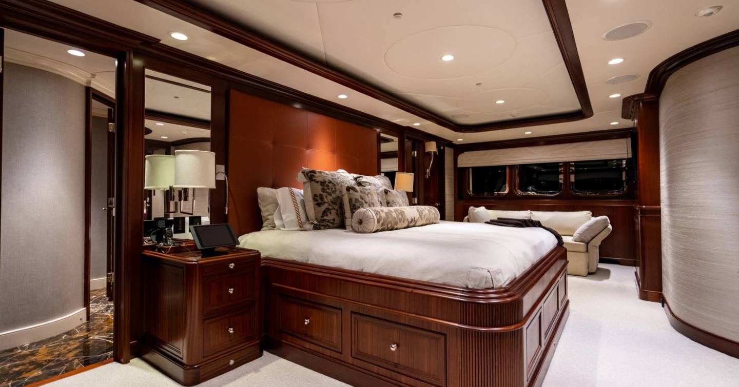 Explorer yacht Zexplorer master cabin