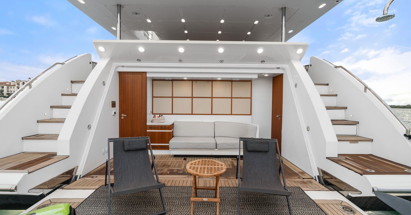 Superyacht Freedome beach club