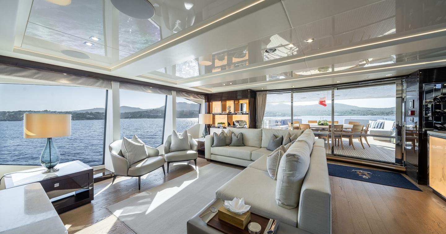 Superyacht Berco Voyager skylounge