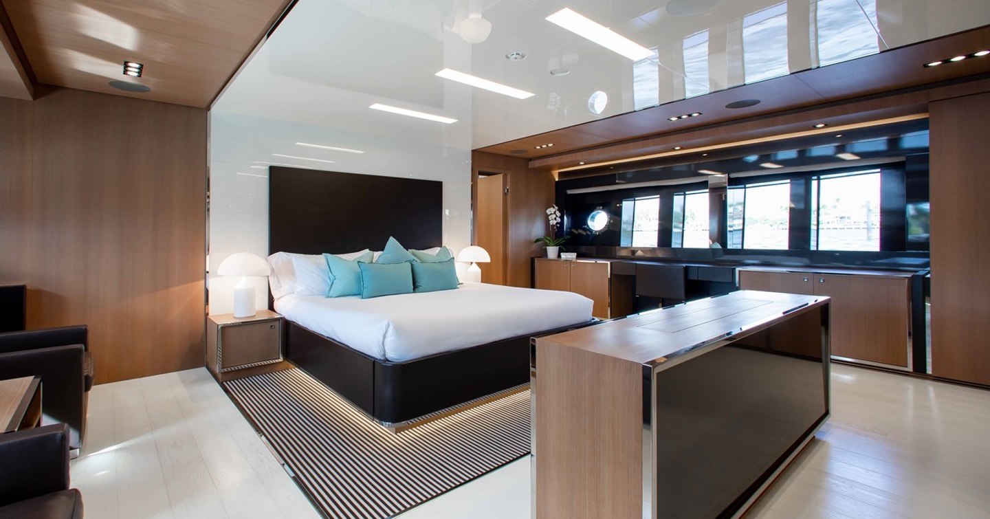 Superyacht Chop Chop master cabin